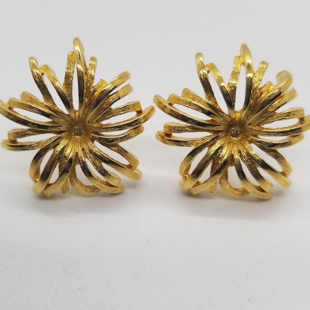 Vintage Gold Tone Floral Blossom Stud Earrings